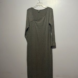 Super cute asymmetrical dress in the front top!